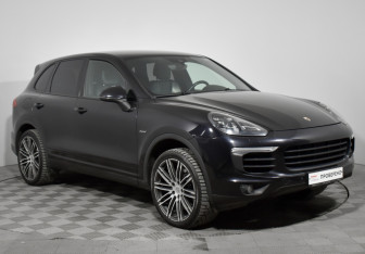 Подержанный автомобиль Porsche Cayenne 2015 года (3 фото)