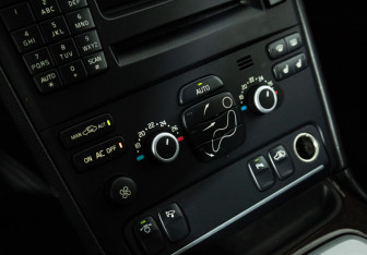 Подержанный автомобиль Volvo XC90 2012 года (16 фото)