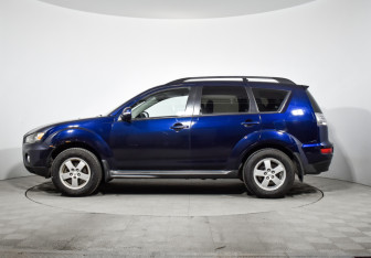 Подержанный автомобиль Mitsubishi Outlander 2011 года (8 фото)