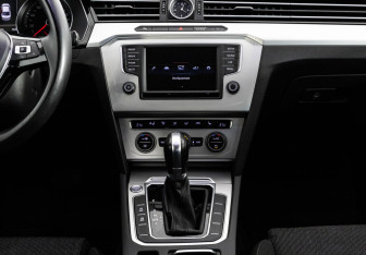 Подержанный автомобиль Volkswagen Passat Sedan 2016 года (17 фото)