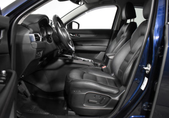 Подержанный автомобиль Mazda CX-5 2017 года (14 фото)