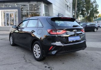 Подержанный автомобиль Kia Ceed Hatchback 2019 года (6 фото)