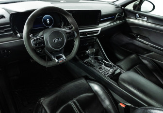 Подержанный автомобиль Kia K5 2021 года (11 фото)