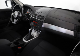 Подержанный автомобиль BMW X3 2010 года (16 фото)