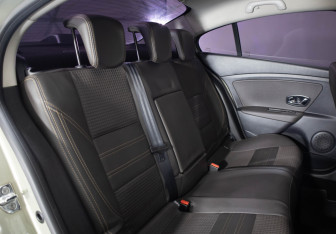 Подержанный автомобиль Renault Fluence 2014 года (16 фото)