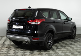 Подержанный автомобиль Ford Kuga 2015 года (5 фото)