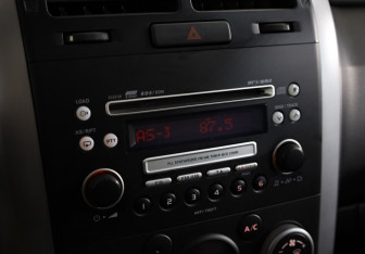 Подержанный автомобиль Suzuki Grand Vitara 2010 года (14 фото)