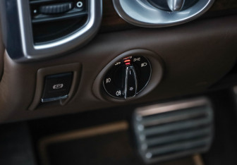 Подержанный автомобиль Porsche Cayenne 2016 года (26 фото)