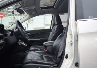 Подержанный автомобиль Honda CR-V 2014 года (11 фото)