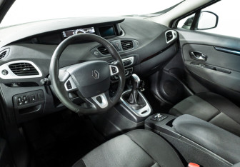 Подержанный автомобиль Renault Scenic 2012 года (11 фото)