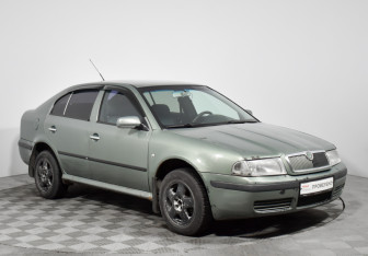 Подержанный автомобиль Skoda Octavia Liftback 2003 года (3 фото)
