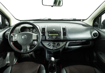Подержанный автомобиль Nissan Note 2008 года (13 фото)