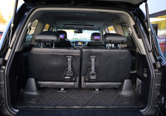 Подержанный автомобиль Lexus LX 2012 года (17 фото)