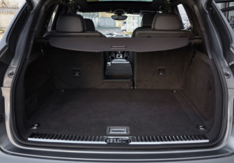Подержанный автомобиль Porsche Cayenne 2015 года (31 фото)