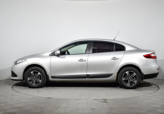 Подержанный автомобиль Renault Fluence 2014 года (8 фото)