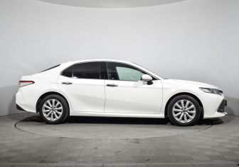Подержанный автомобиль Toyota Camry Sedan 2018 года (4 фото)