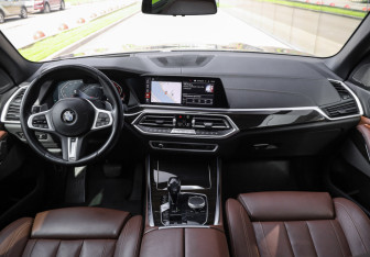 Подержанный автомобиль BMW X5 2019 года (14 фото)