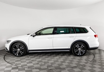 Подержанный автомобиль Volkswagen Passat Wagon 2019 года (9 фото)