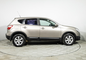 Подержанный автомобиль Nissan Qashqai 2010 года (4 фото)