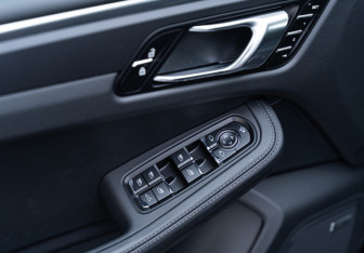 Новый Porsche Macan 2025 (12 фото)