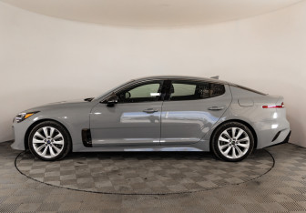 Подержанный автомобиль Kia Stinger 2021 года (8 фото)