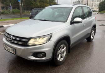 Подержанный автомобиль Volkswagen Tiguan 2013 года (17 фото)
