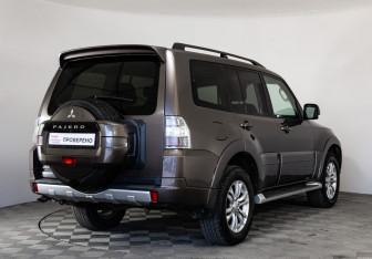 Подержанный автомобиль Mitsubishi Pajero 2012 года (5 фото)