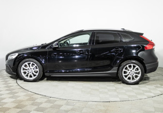 Подержанный автомобиль Volvo V40 Cross Country 2017 года (8 фото)