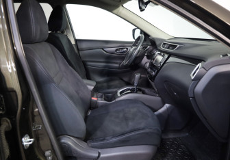 Подержанный автомобиль Nissan X-Trail 2017 года (18 фото)