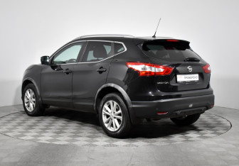 Подержанный автомобиль Nissan Qashqai 2016 года (7 фото)