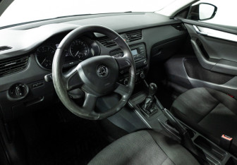 Подержанный автомобиль Skoda Octavia Liftback 2014 года (11 фото)
