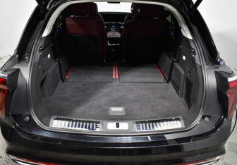 Подержанный автомобиль Hongqi E-HS9 2021 года (22 фото)