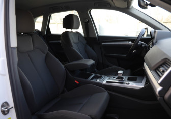 Подержанный автомобиль Audi Q5 2022 года (10 фото)