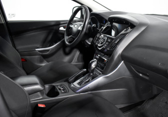 Подержанный автомобиль Ford Focus Wagon 2013 года (13 фото)