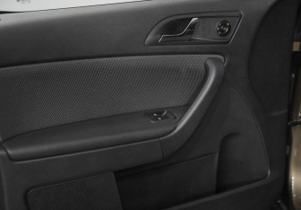 Подержанный автомобиль Skoda Yeti 2011 года (18 фото)