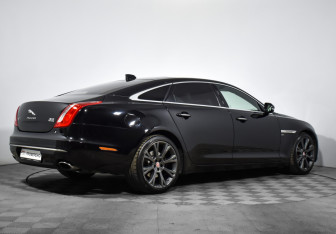 Подержанный автомобиль Jaguar XJ 2016 года (22 фото)