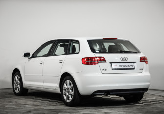 Подержанный автомобиль Audi A3 Hatchback 2012 года (7 фото)