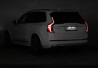 Подержанный автомобиль Volvo XC90 2019 года (26 фото)