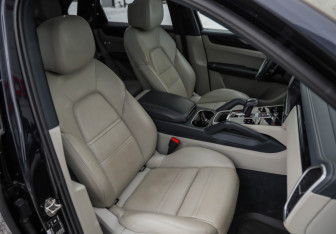 Подержанный автомобиль Porsche Cayenne 2019 года (28 фото)