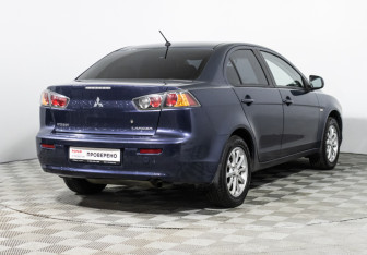 Подержанный автомобиль Mitsubishi Lancer Sedan 2010 года (5 фото)