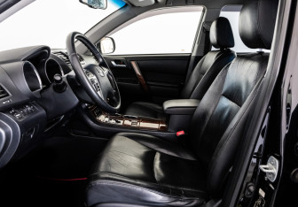 Подержанный автомобиль Toyota Highlander 2012 года (19 фото)