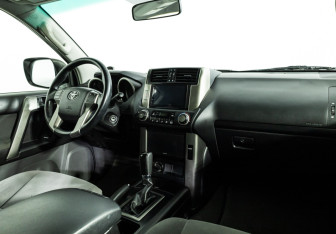 Подержанный автомобиль Toyota Land Cruiser Prado 2013 года (9 фото)
