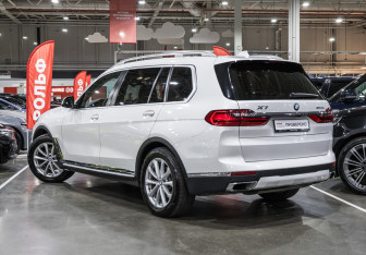 Подержанный автомобиль BMW X7 2020 года (11 фото)