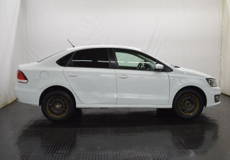 Подержанный автомобиль Volkswagen Polo Sedan 2015 года (4 фото)