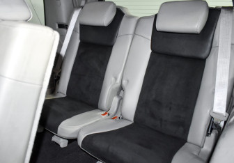 Подержанный автомобиль Jeep Commander 2008 года (14 фото)