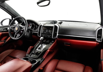 Подержанный автомобиль Porsche Cayenne 2014 года (11 фото)