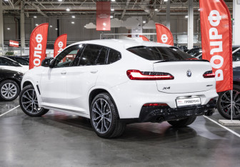 Подержанный автомобиль BMW X4 2020 года (15 фото)