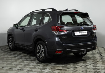 Подержанный автомобиль Subaru Forester Suv 2020 года (7 фото)