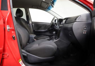 Подержанный автомобиль Toyota Corolla Hatchback 2006 года (19 фото)