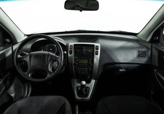 Подержанный автомобиль Hyundai Tucson 2008 года (13 фото)